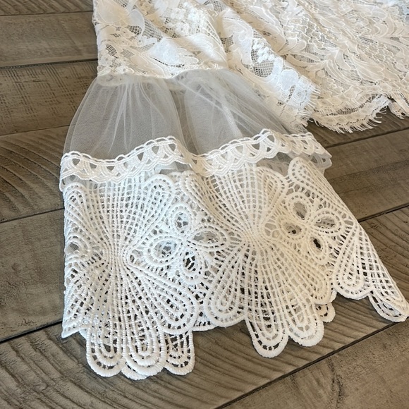 San Joy White Lace Crop Top With Bell Sleeves - Picture 2 of 4